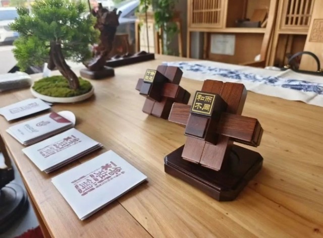 AG九游会火到联合国、还被“带上天” 鲁班锁到底是种什么玩具？(图2)