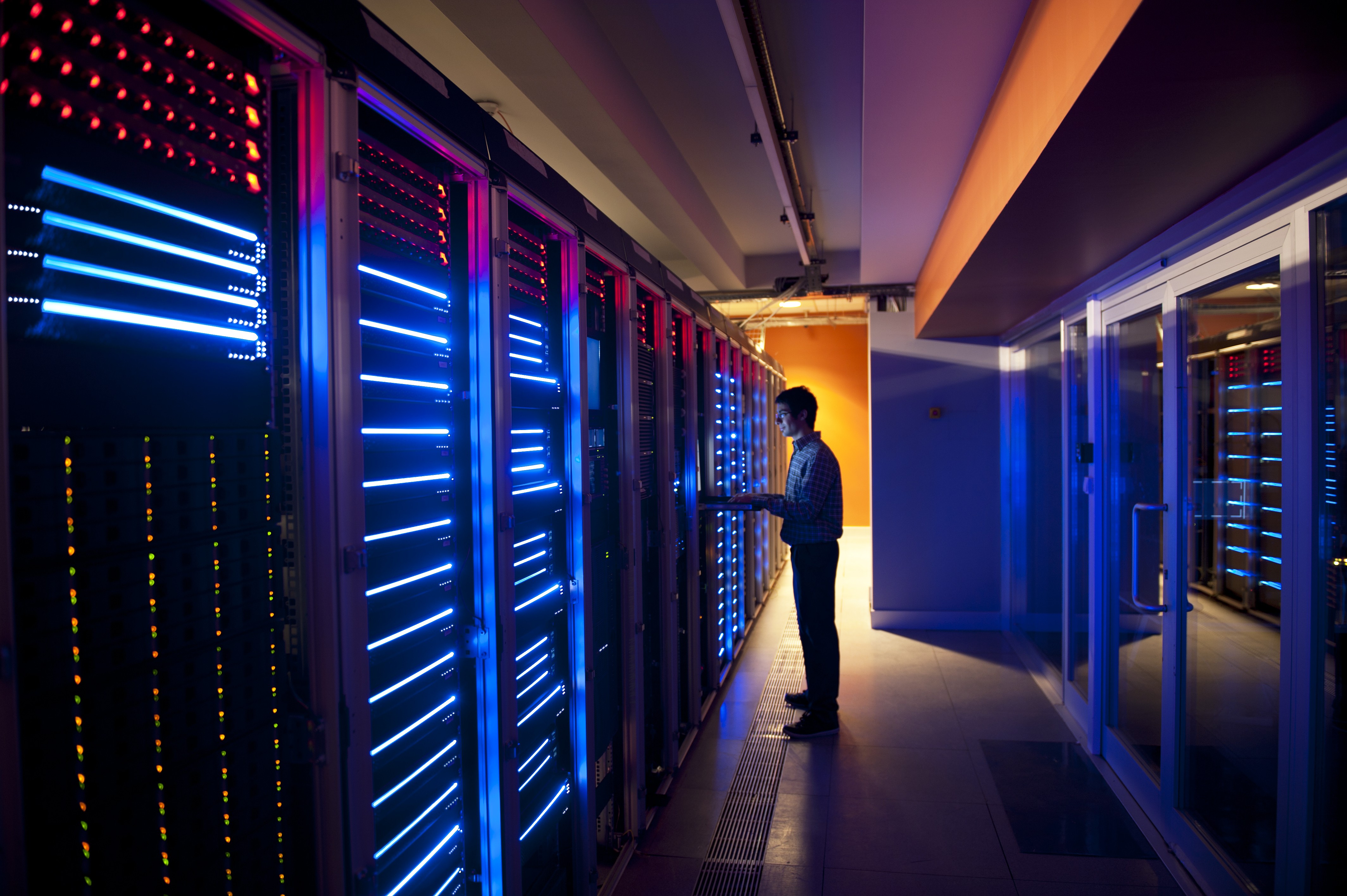 施耐德九游会电气与Compass Datacenters签署30亿美元数据中心深化合作协议(图1)